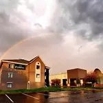 Dupont Suites - Louisville - St. Matthews