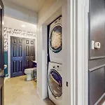 Luxury 8 Bed/4 Ba Nulu Home Private Yard/Parking