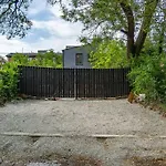 Luxury 8 Bed/4 Ba Nulu Home Private Yard/Parking