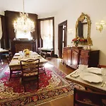 Louisville Bourbon Inn