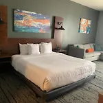La Quinta Inn & Suites By Wyndham Louisville Ne - Old Henry Rd