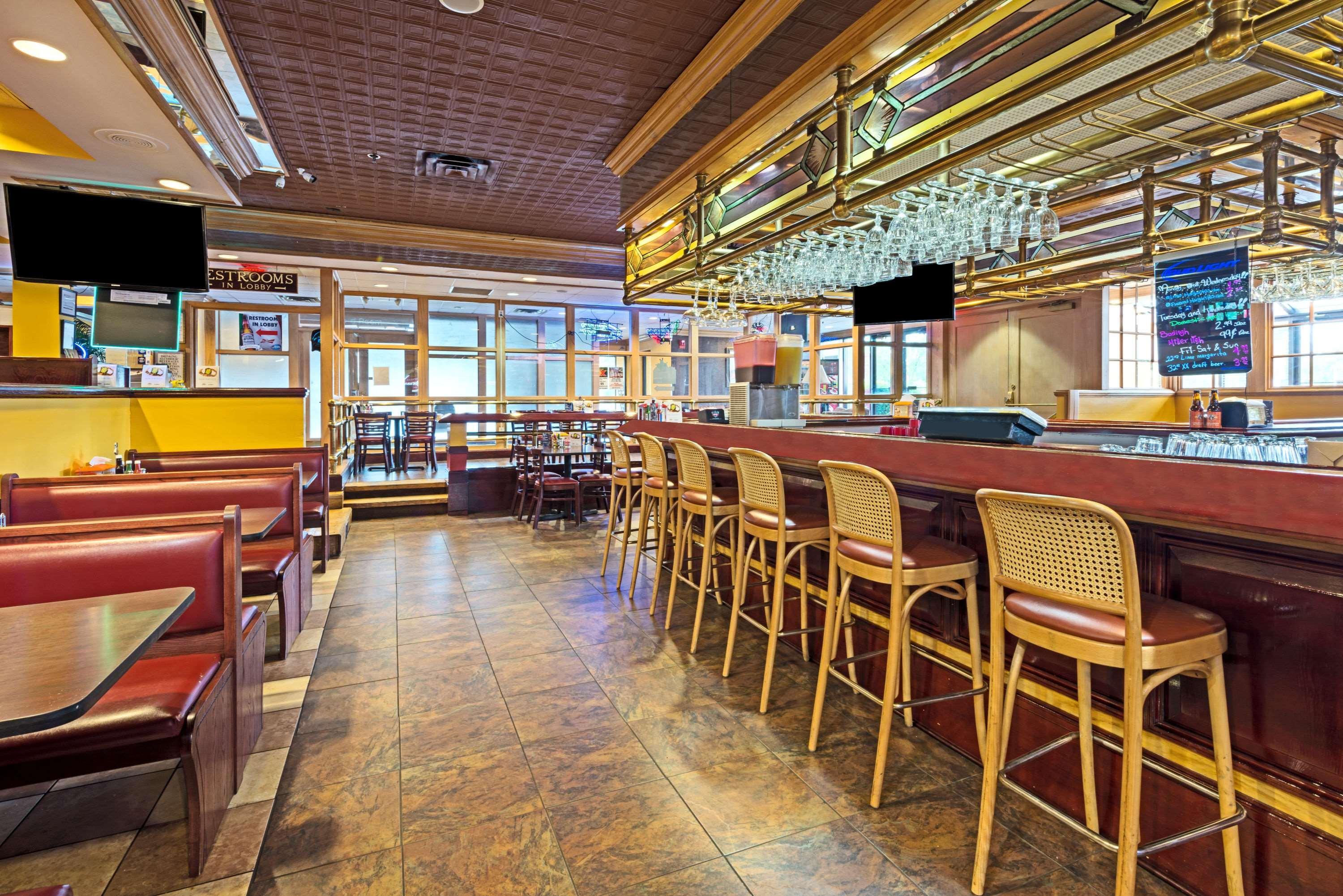Ramada By Wyndham North Hotel Louisville
