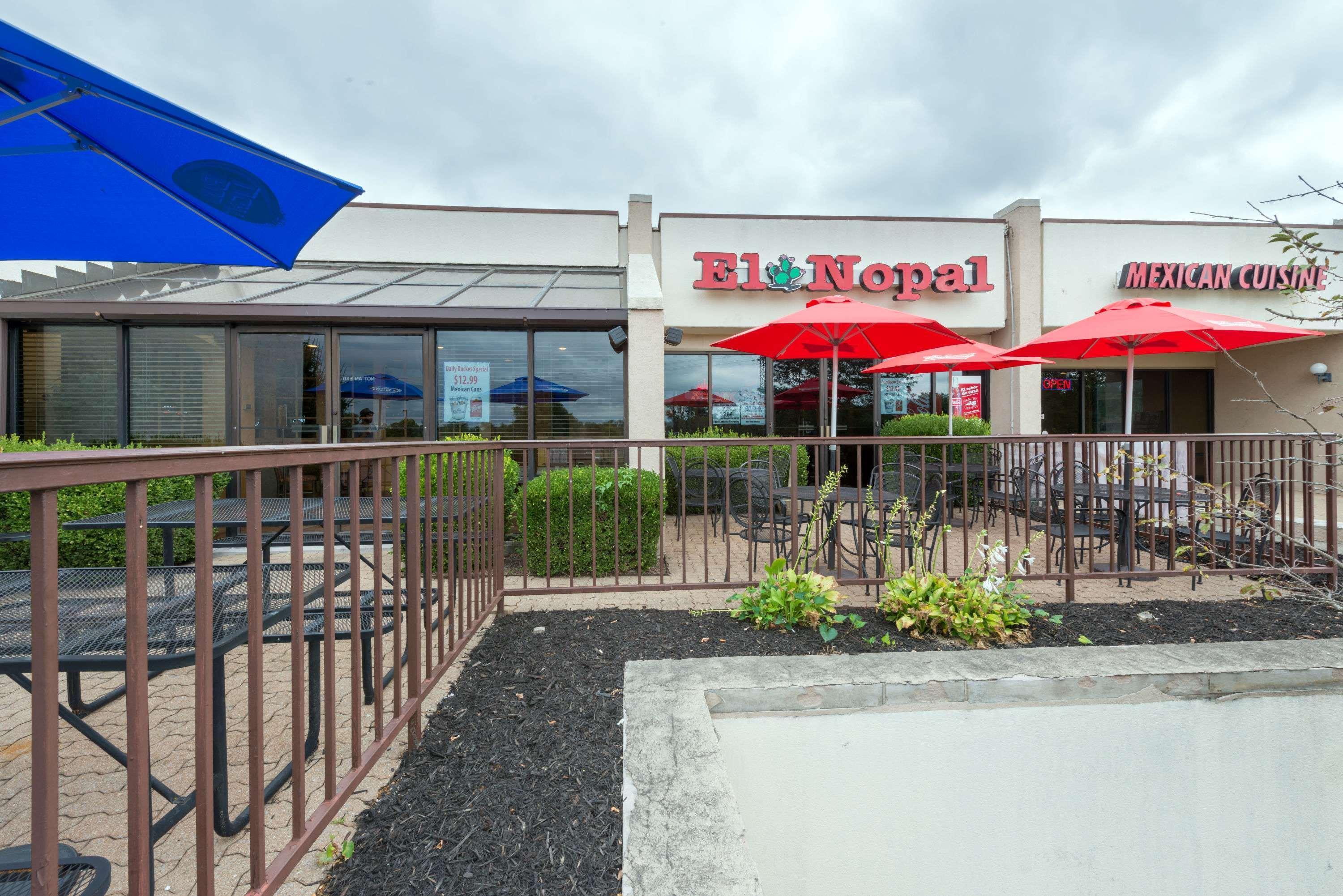 Ramada By Wyndham North 3* Louisville