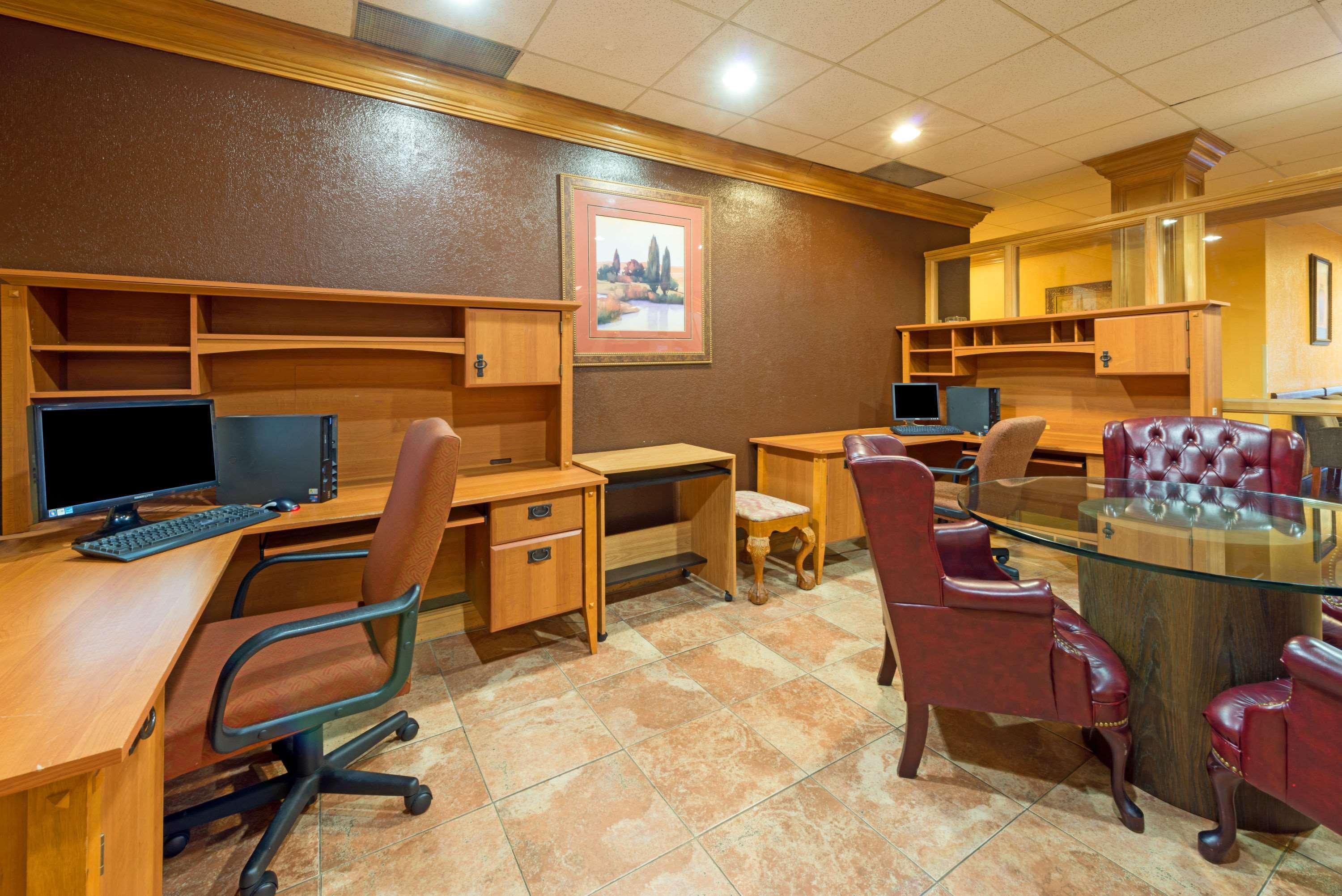 Hotel Ramada By Wyndham North Louisville