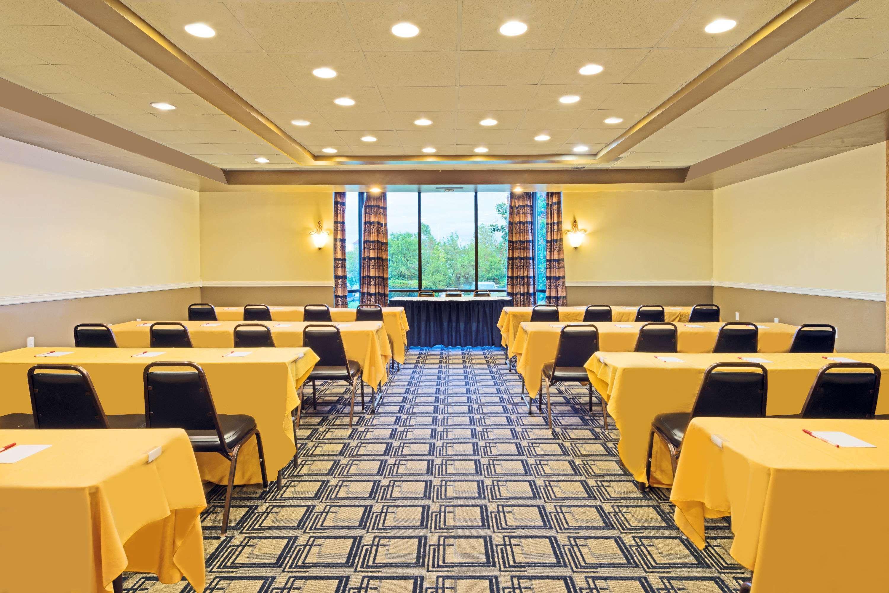Hotel Ramada By Wyndham North 3*