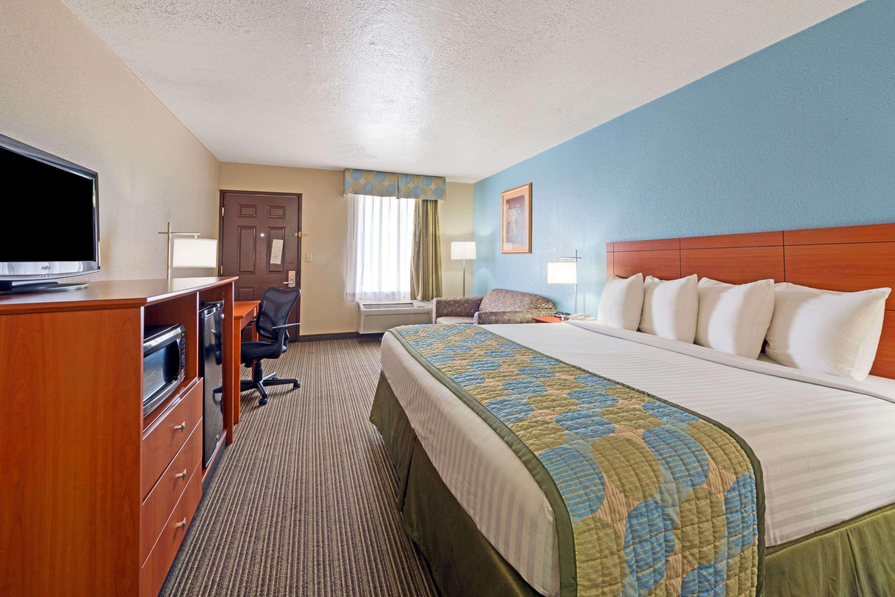 Ramada By Wyndham North 3* Louisville