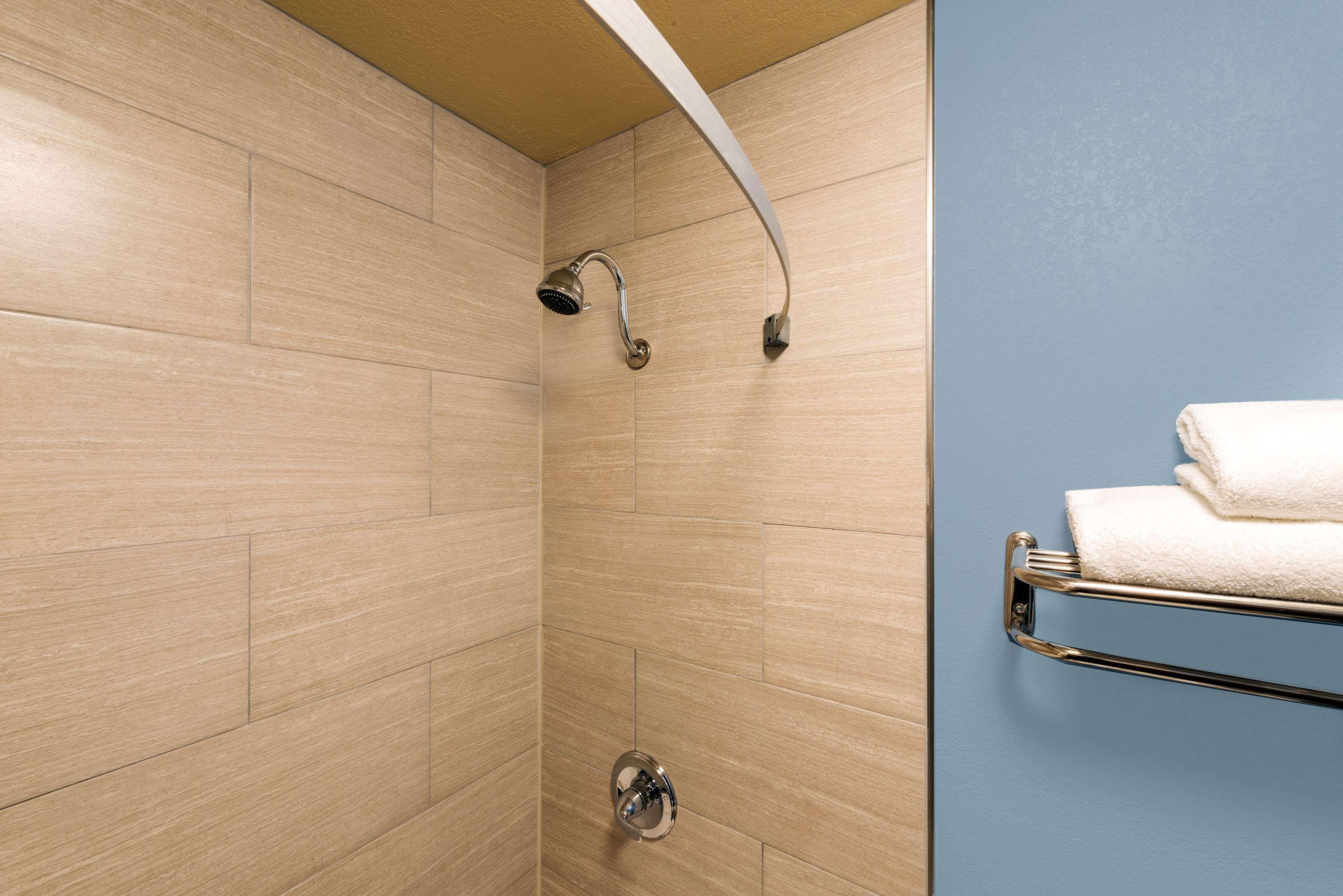 Ramada By Wyndham North Louisville