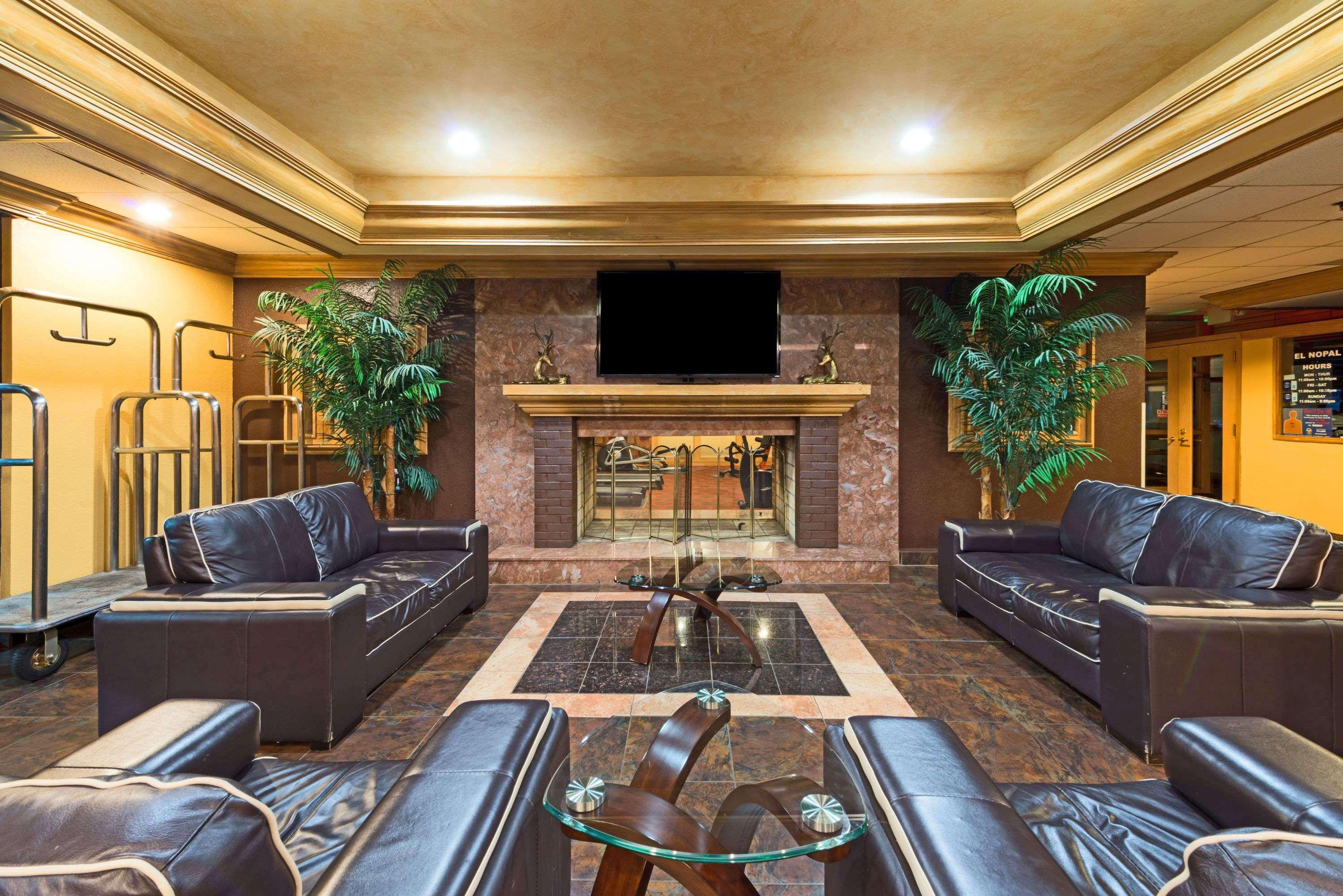 Ramada By Wyndham North Louisville