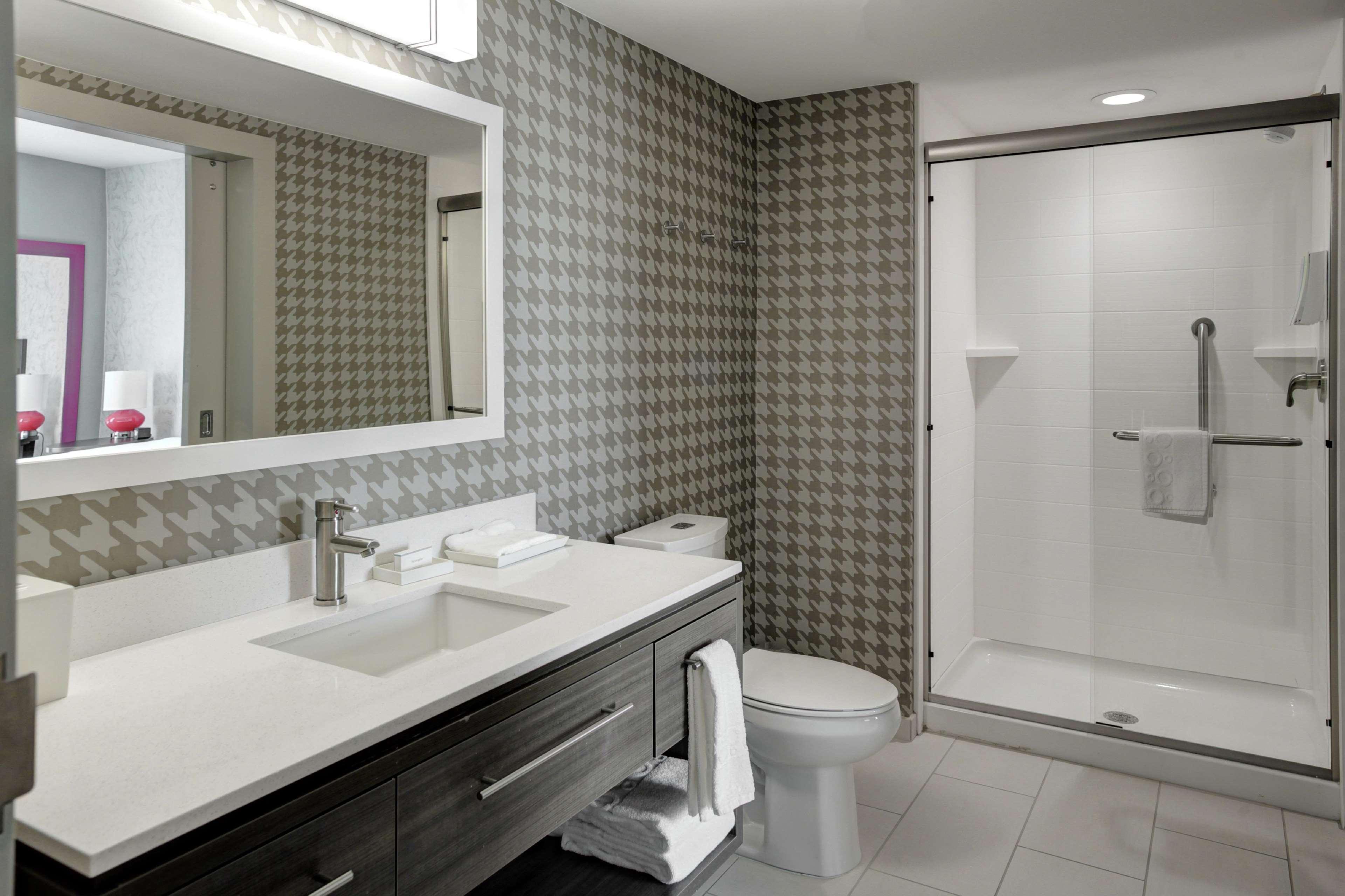 Hotel Home2 By Hilton Airport Expo Center 3*