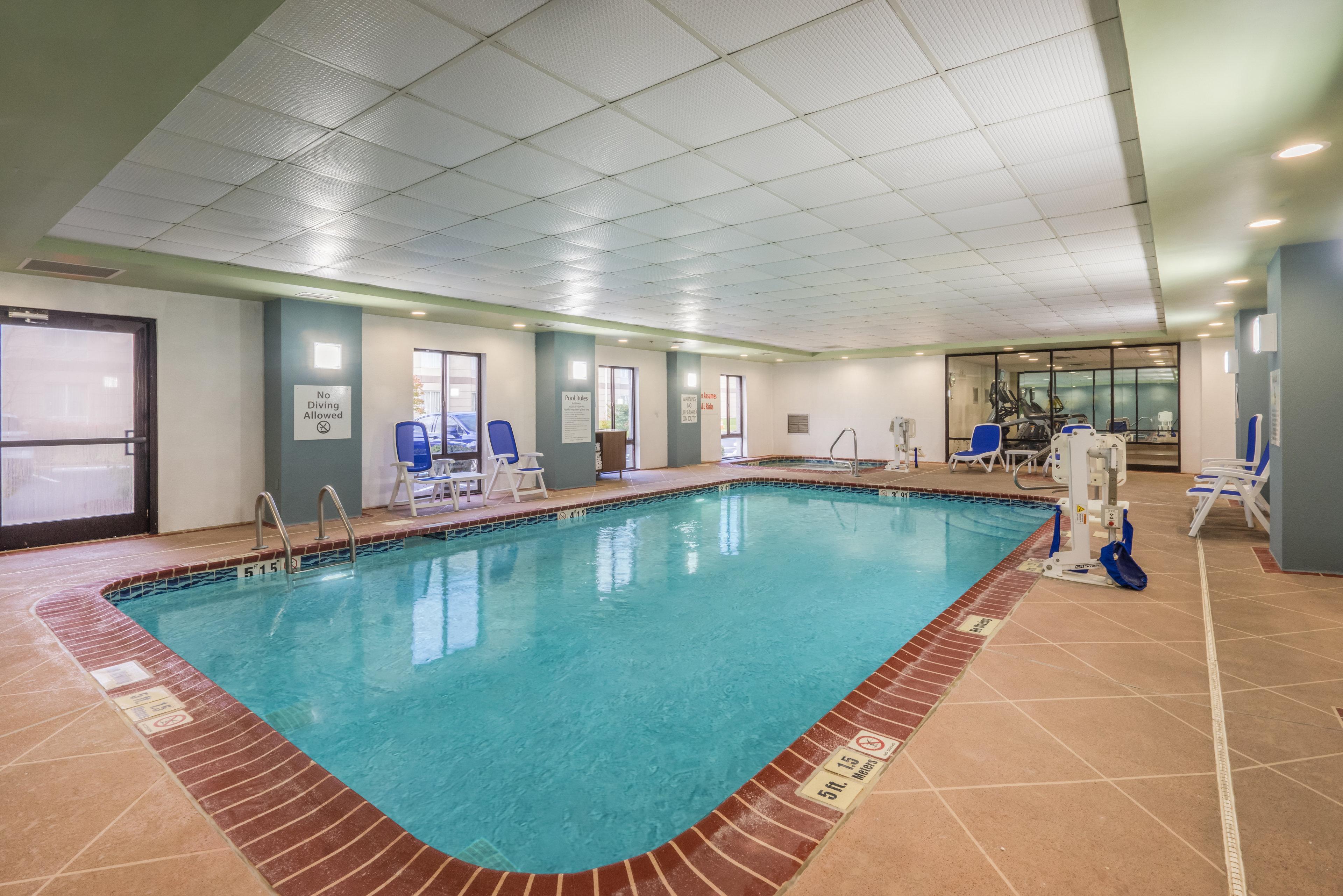 Hotel Holiday Express & East By Ihg 2*