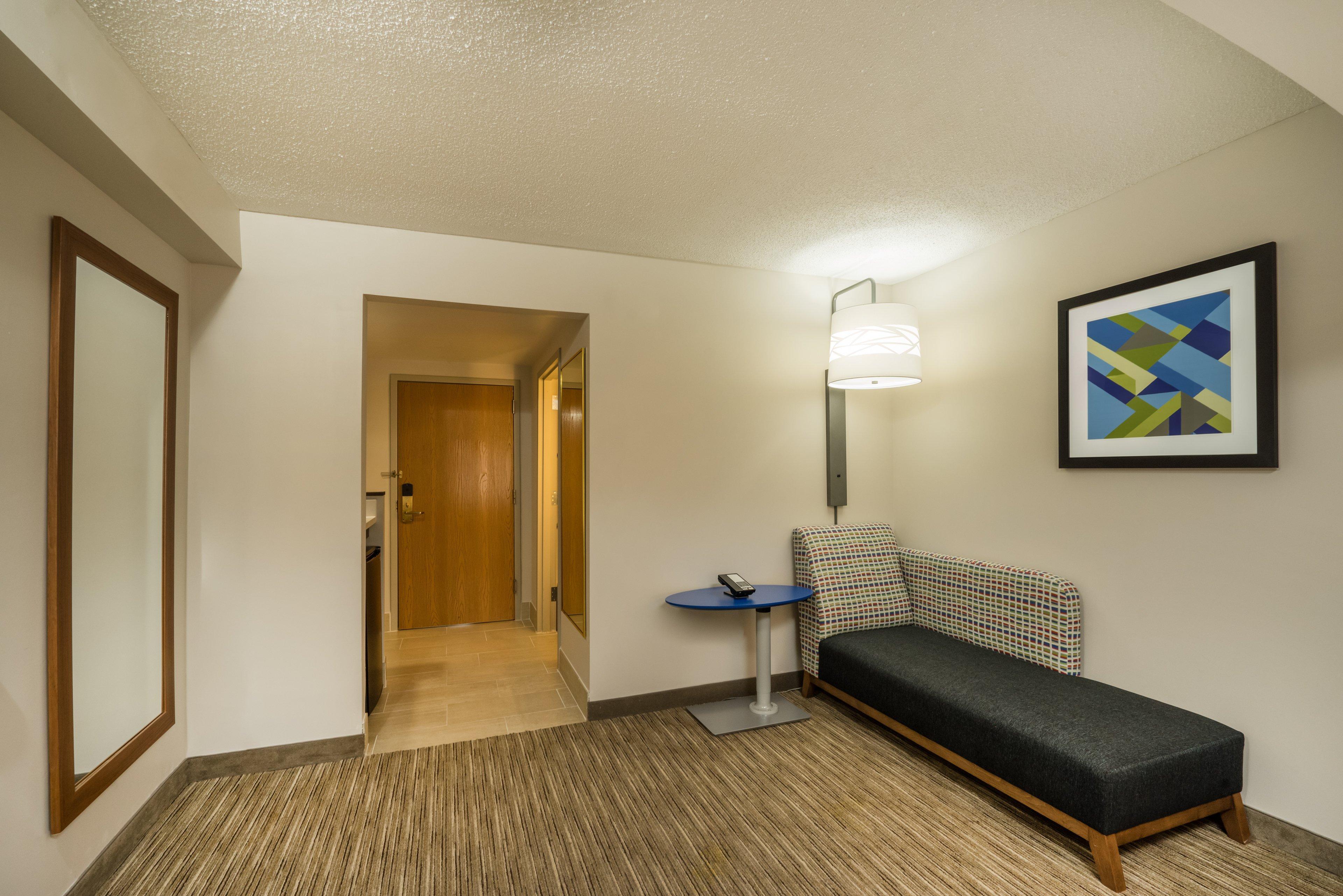 Holiday Express & East By Ihg 2*