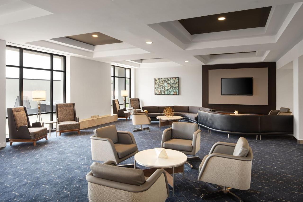 Courtyard Airport Hotel 3*