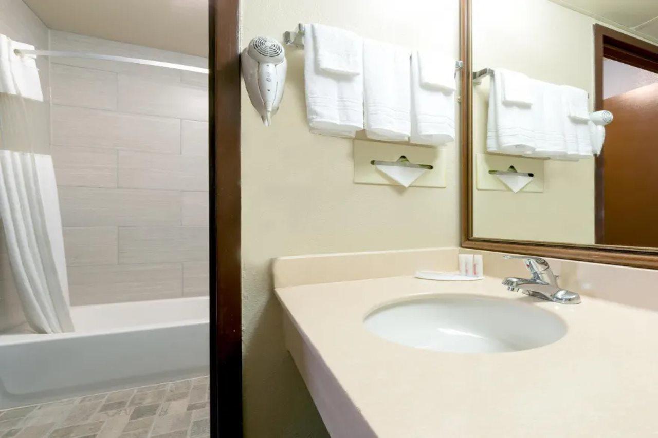 Hotel Ramada By Wyndham North