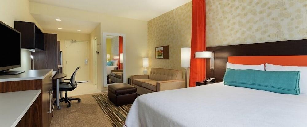 Home2 By Hilton Airport Expo Center 3*