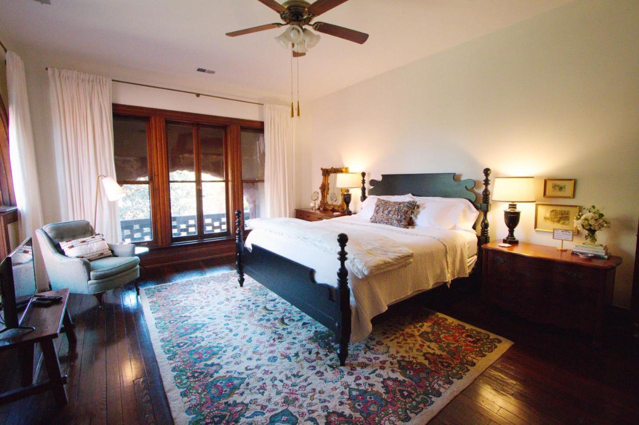 Bourbon Bed & Breakfast *