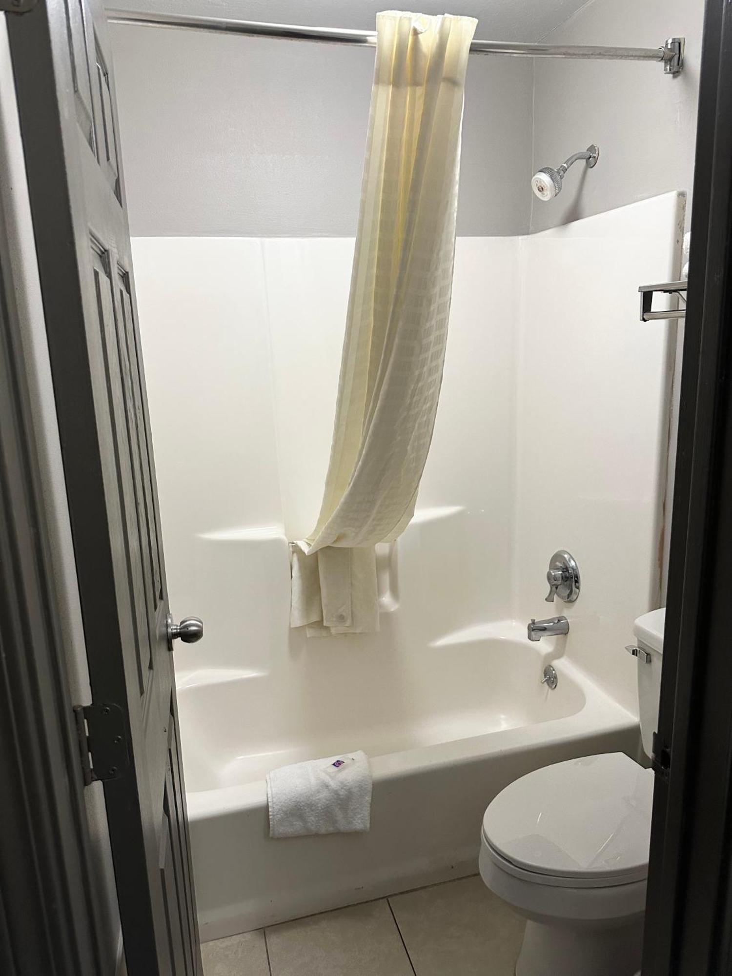 Hotel 6 Ky Airport/expo Center