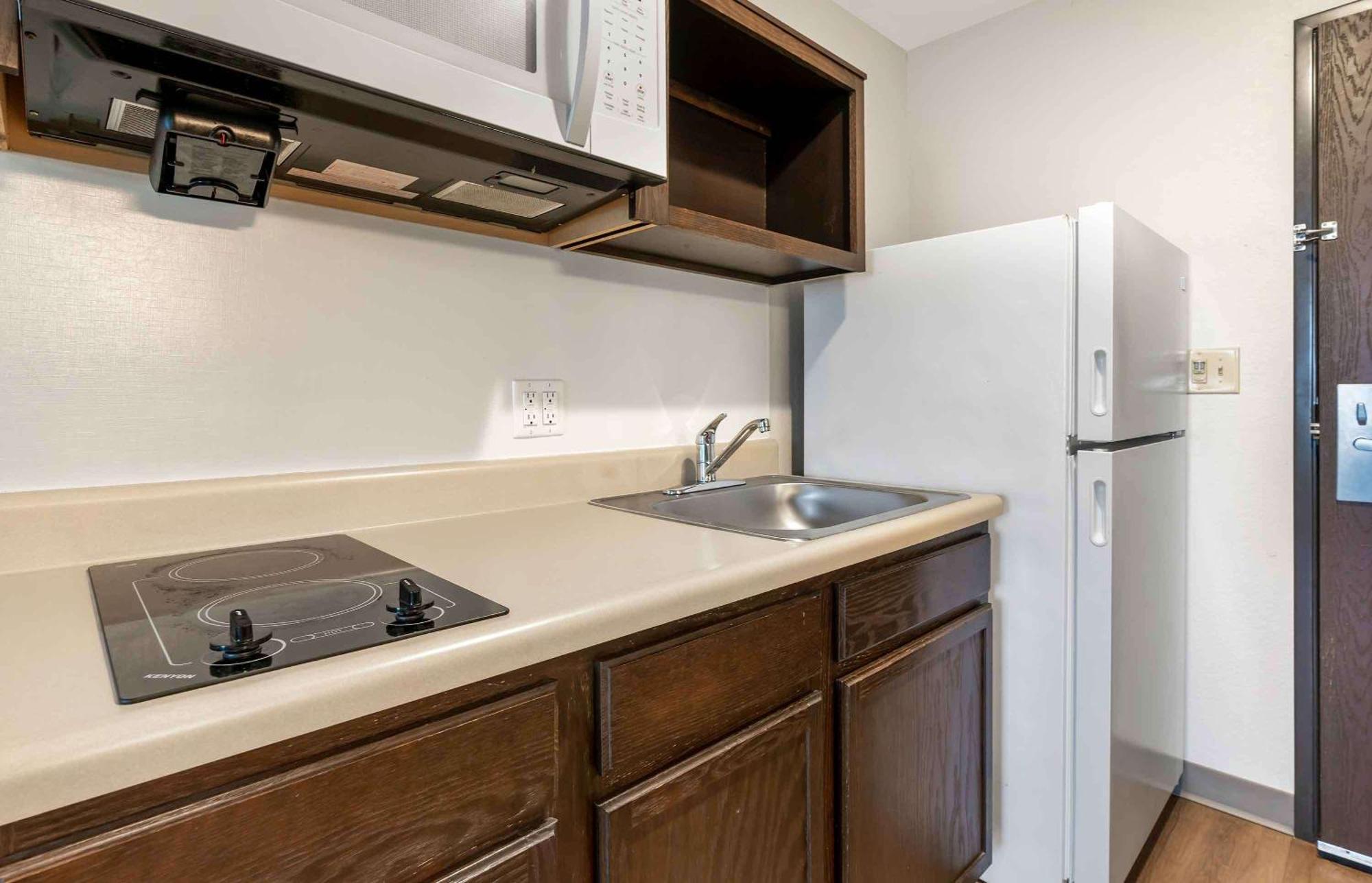 Extended America Select - - Airport Louisville