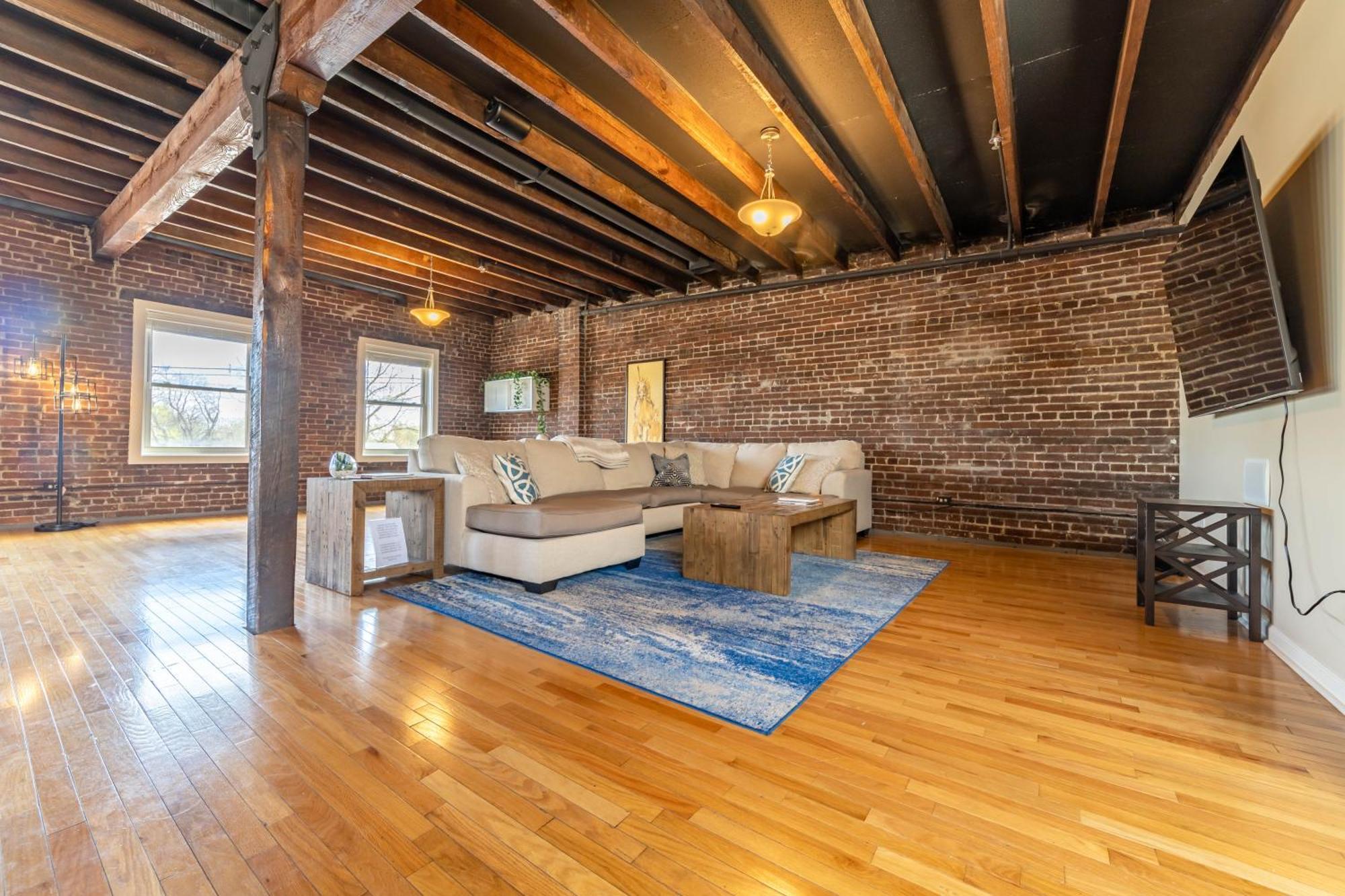 Swepson King Sleep42 15br 10ba 22beds Louisville