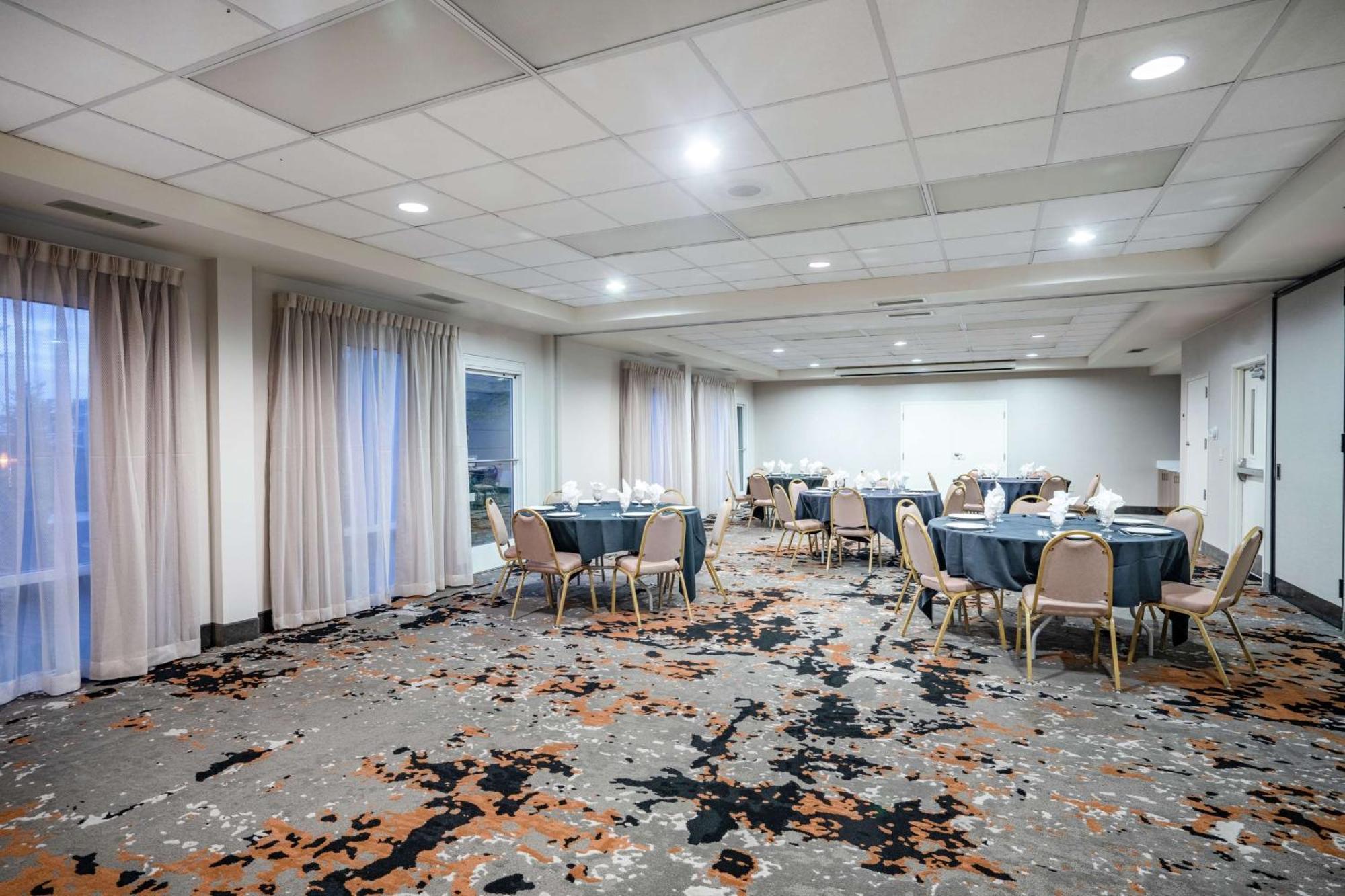 Hotel Hilton Garden East 3*