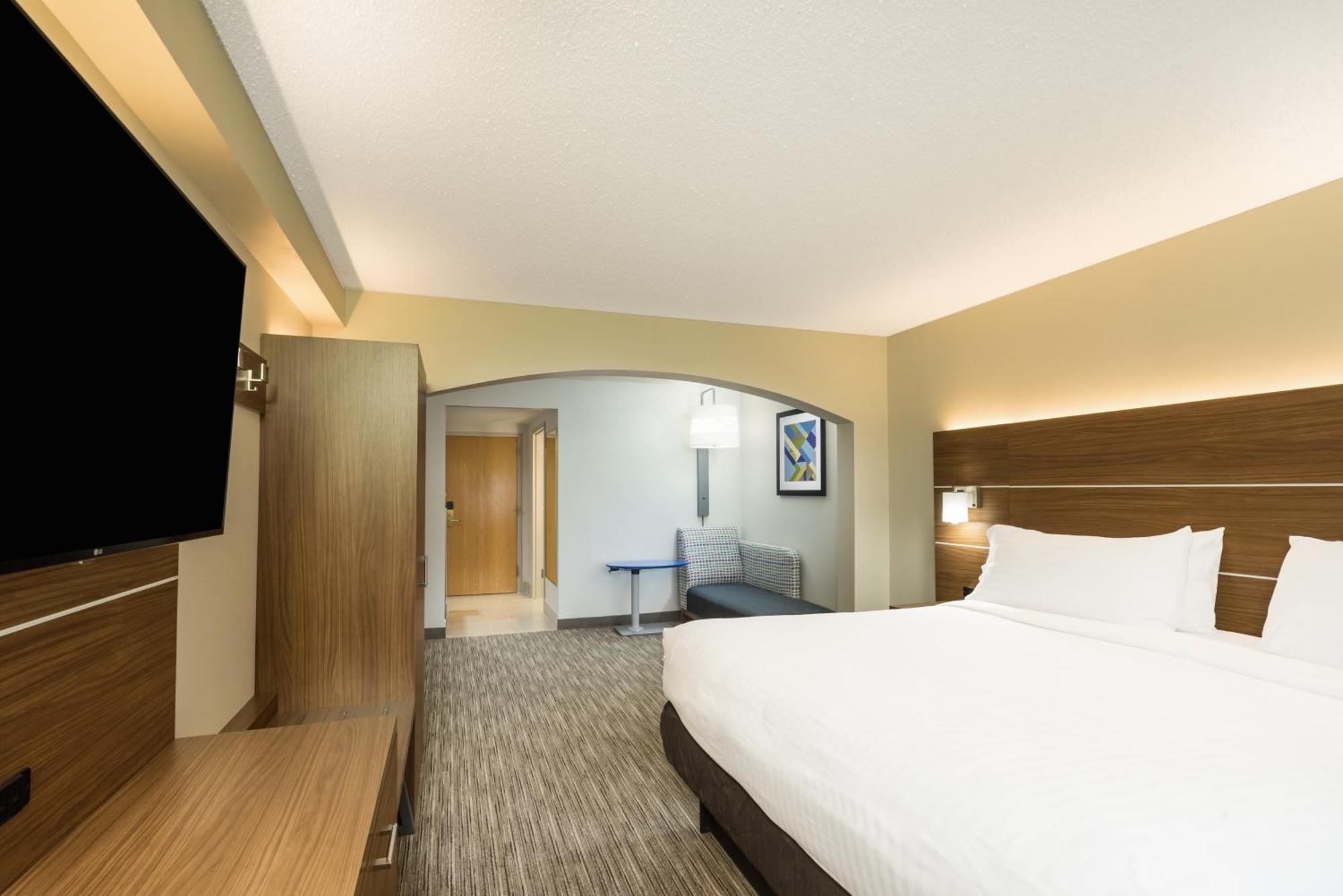 Holiday Express & East By Ihg Louisville