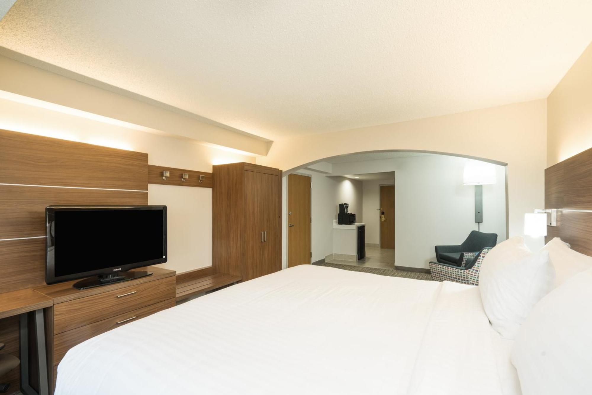 Holiday Express & East By Ihg Hotel
