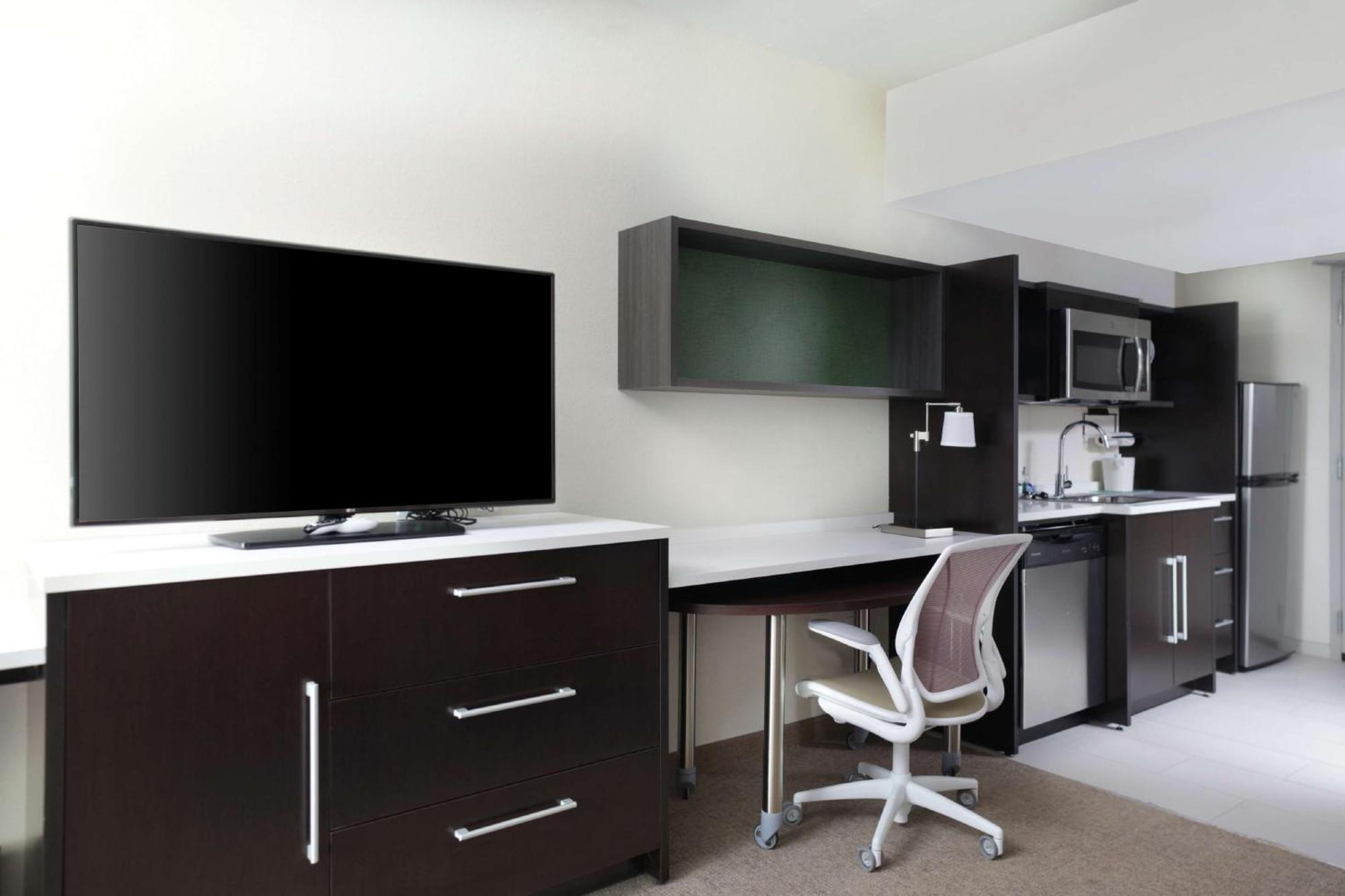 Home2 By Hilton Airport Expo Center
