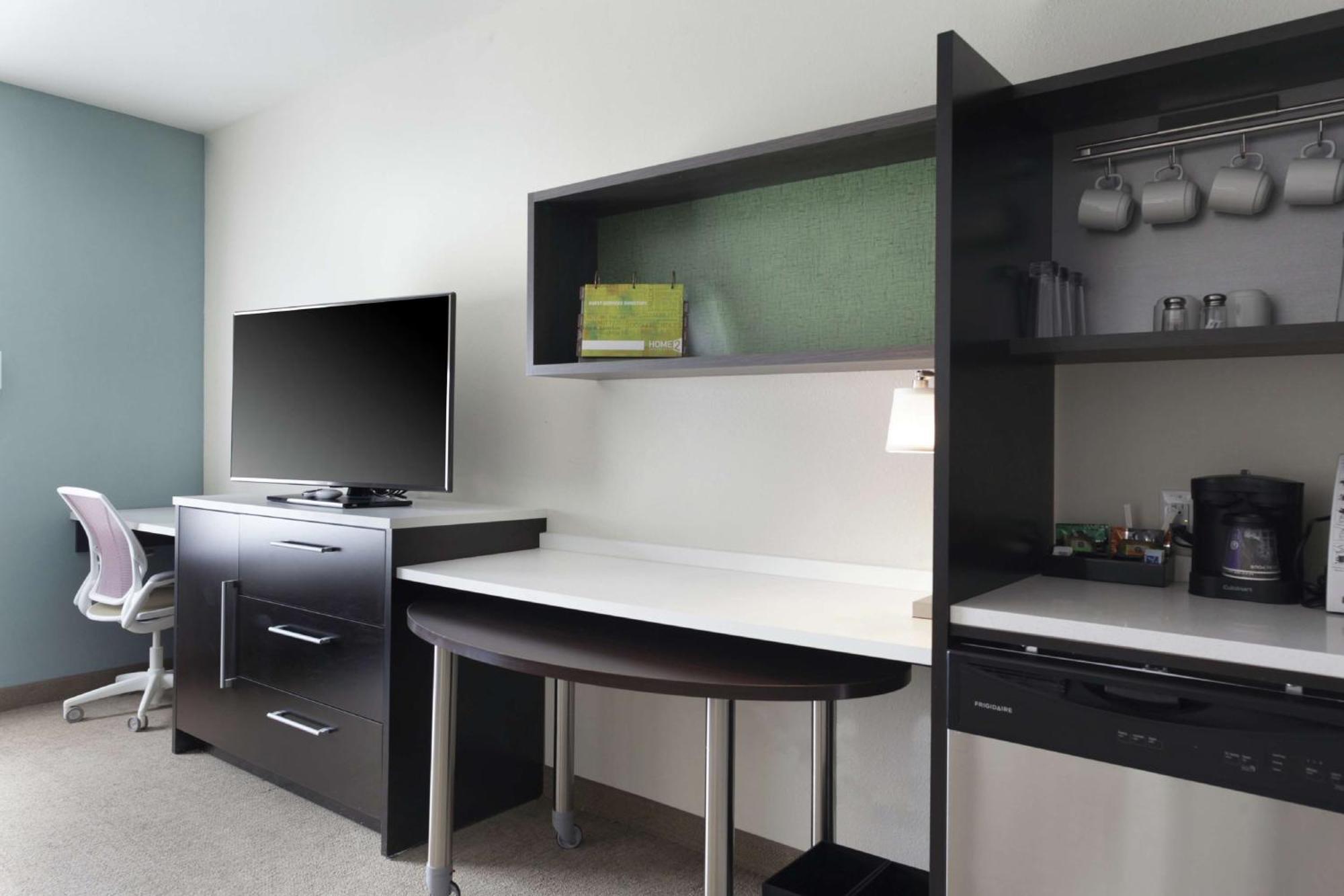 Home2 By Hilton Airport Expo Center 3*