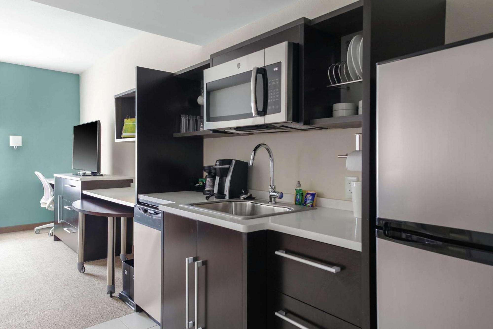 Home2 By Hilton Airport Expo Center 3*