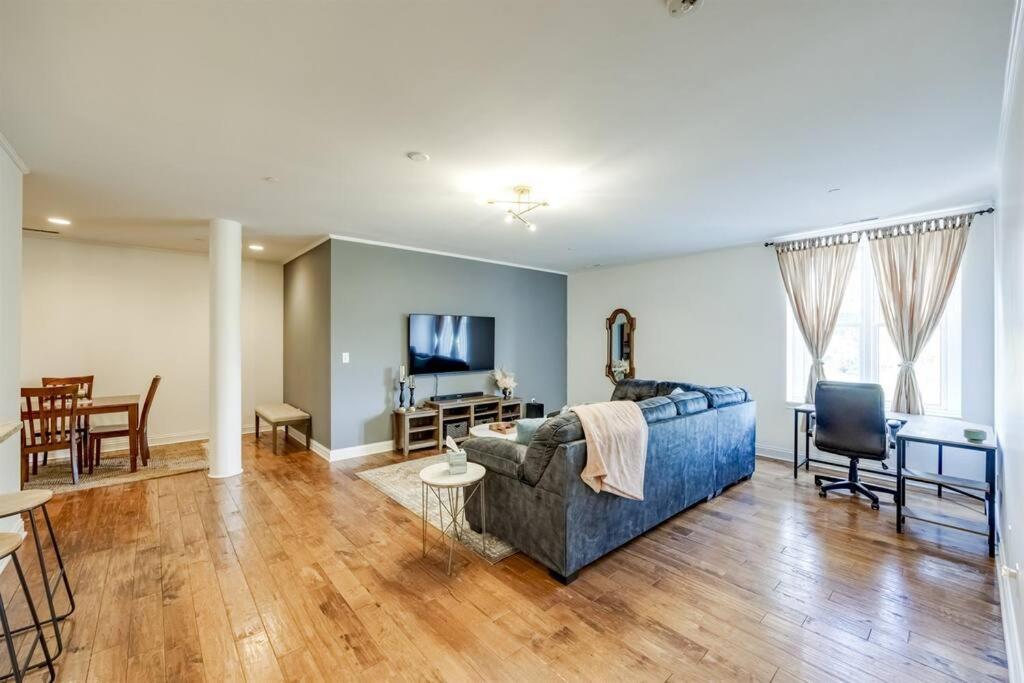 Apartment Downtown Condo- King Bed, Near Sites Louisville