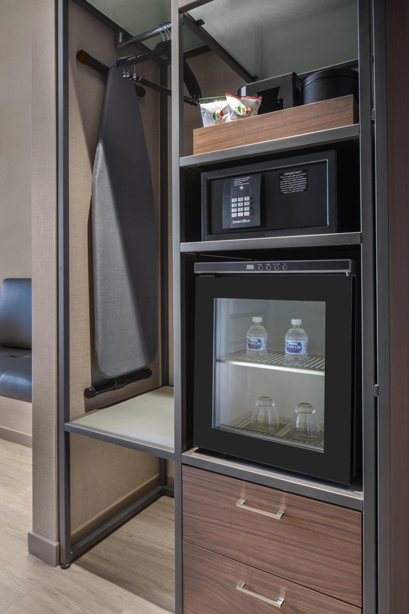 Ac By Marriott Downtown Hotel 4*