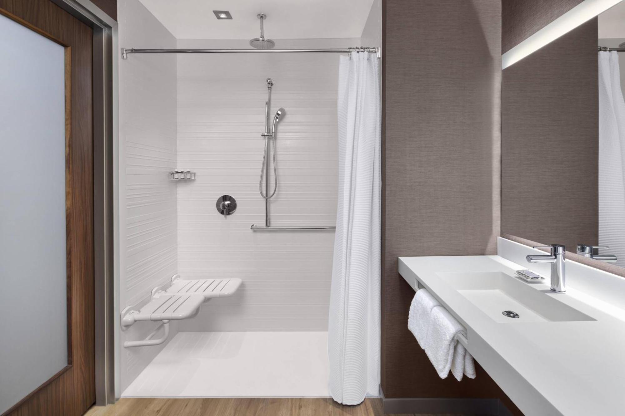 Hotel Ac By Marriott Downtown 4*