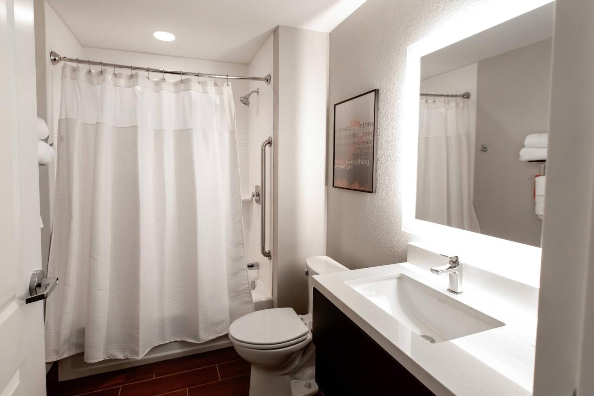 Hotel Towneplace By Marriott Airport