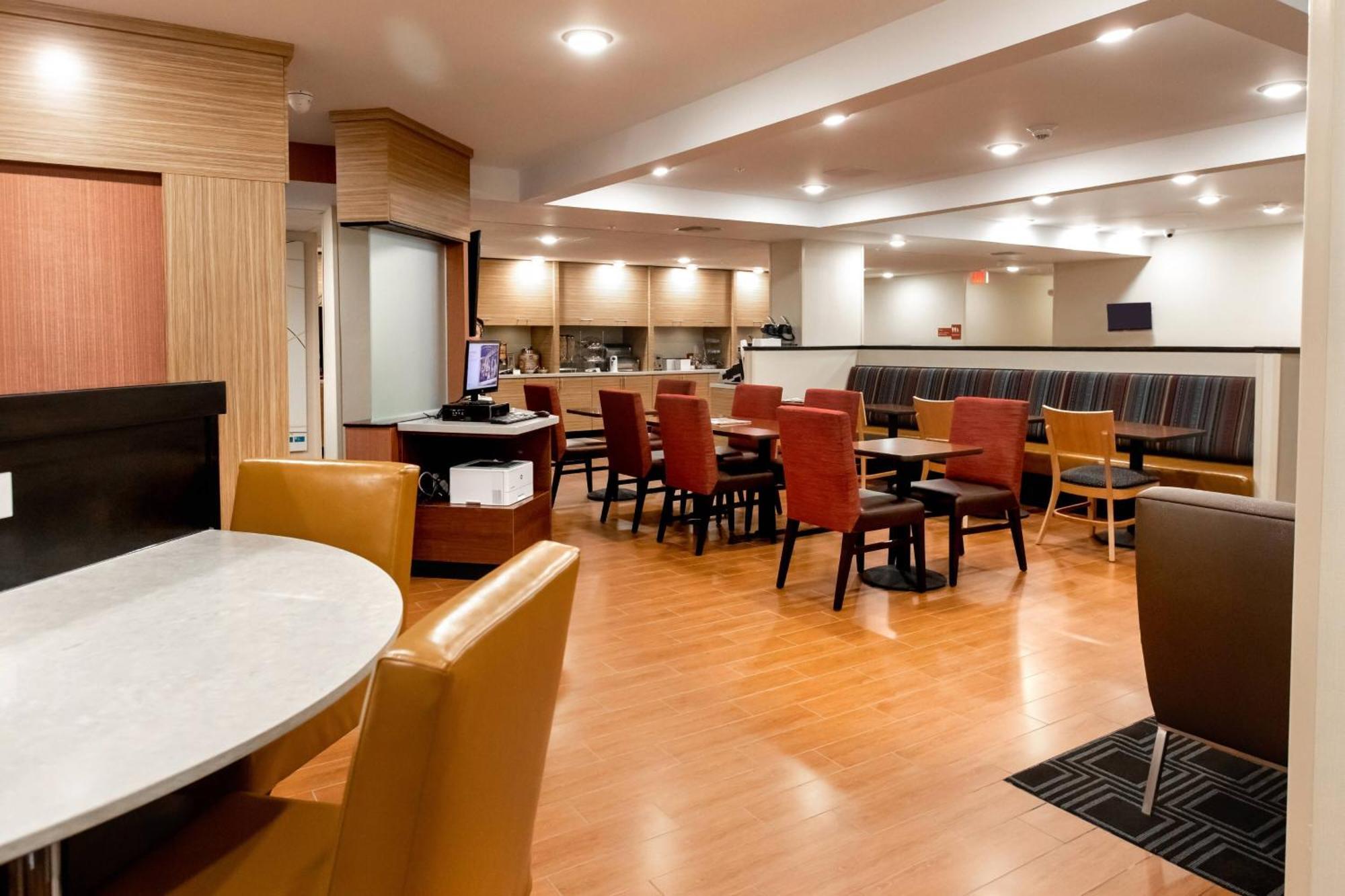 Hotel Towneplace By Marriott Airport 3*