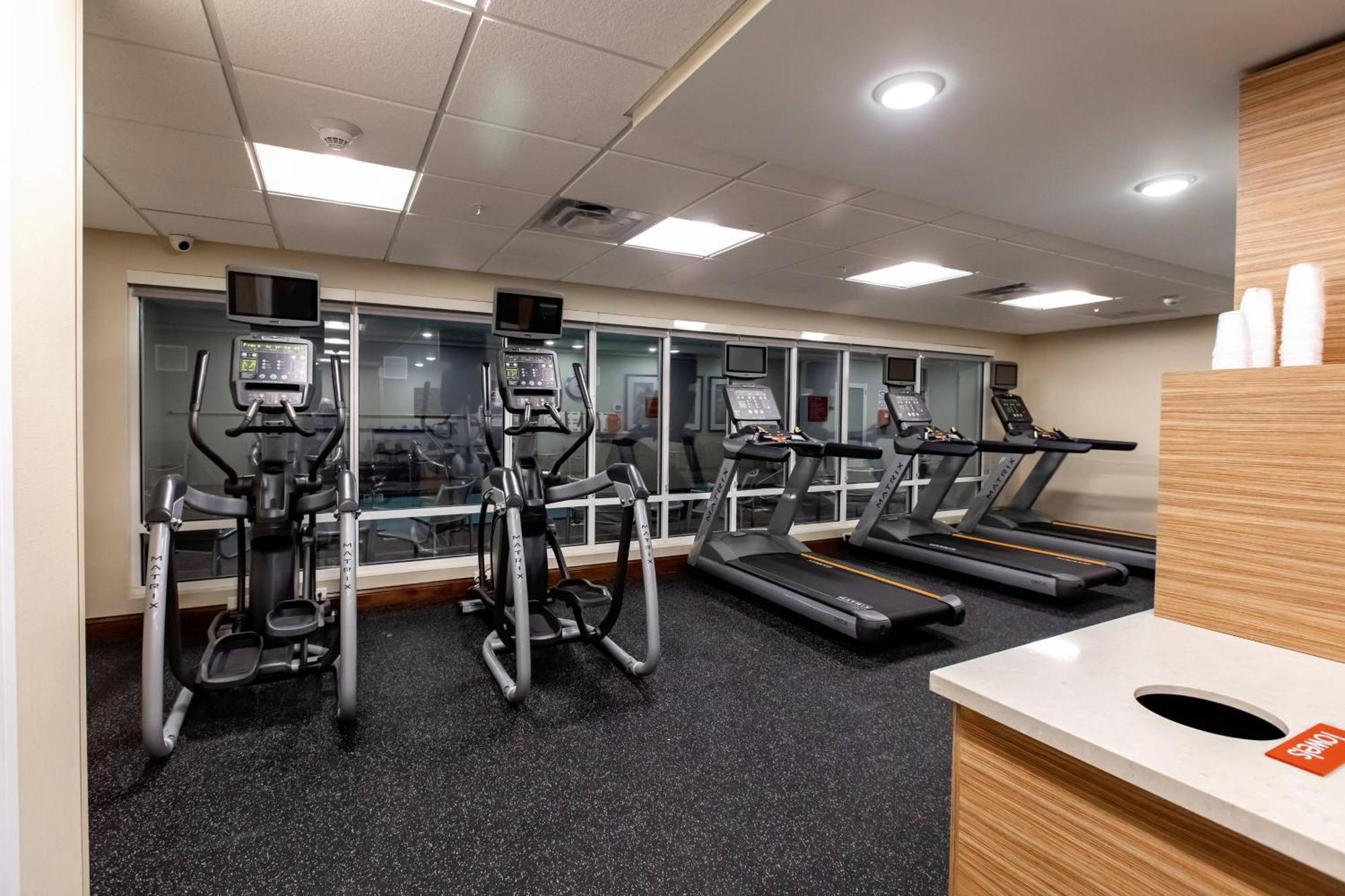 Hotel Towneplace By Marriott Airport