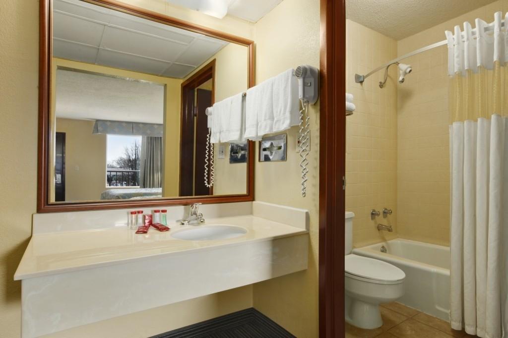 Hotel Ramada By Wyndham North