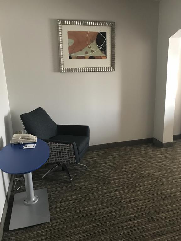 Hotel Holiday Express & East By Ihg Louisville