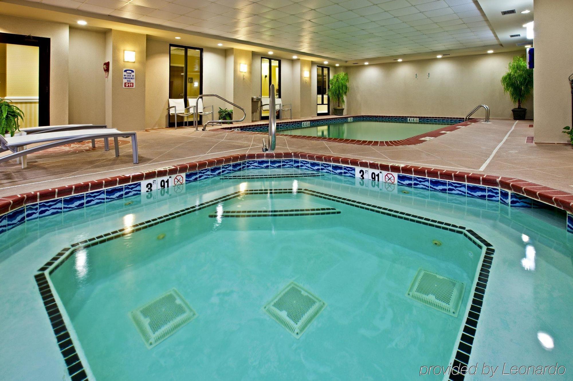 Holiday Express & East By Ihg Hotel 2*