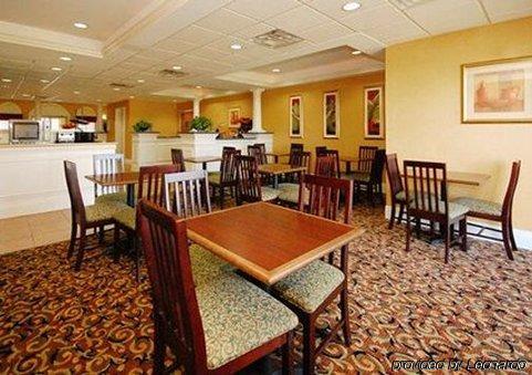Fairfield By Marriott & Airport 2*