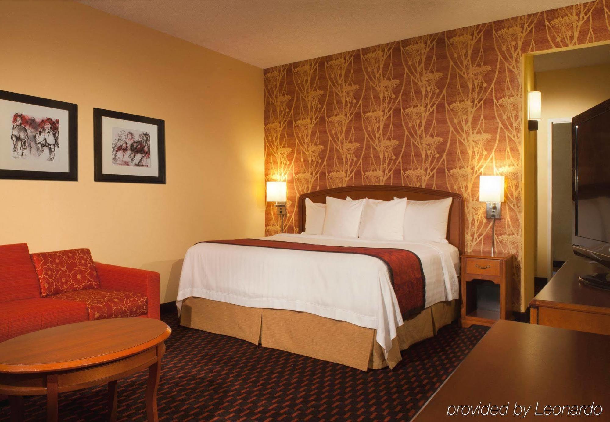 Courtyard Airport Hotel