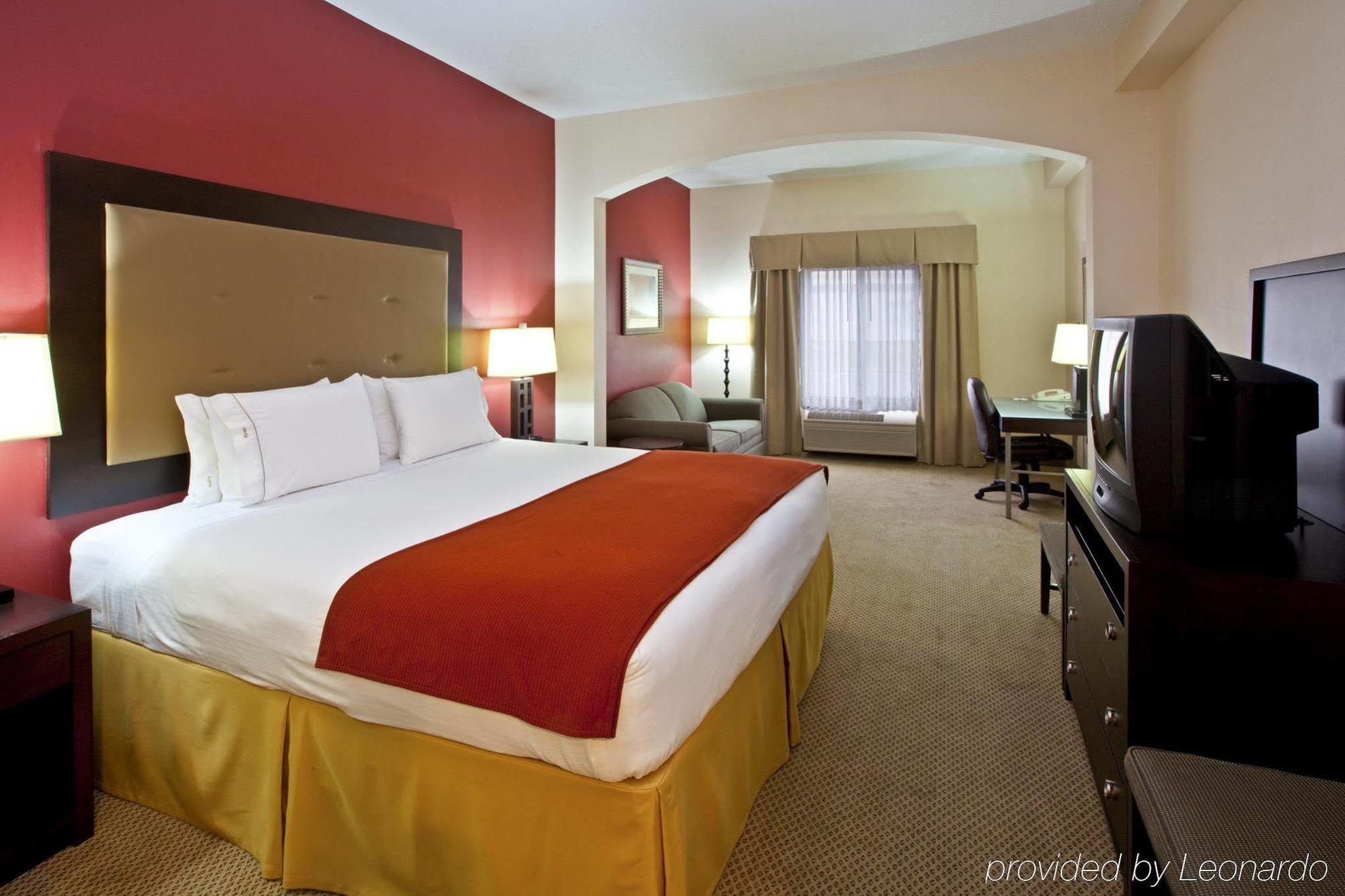 Hotel Holiday Express & East By Ihg 2*