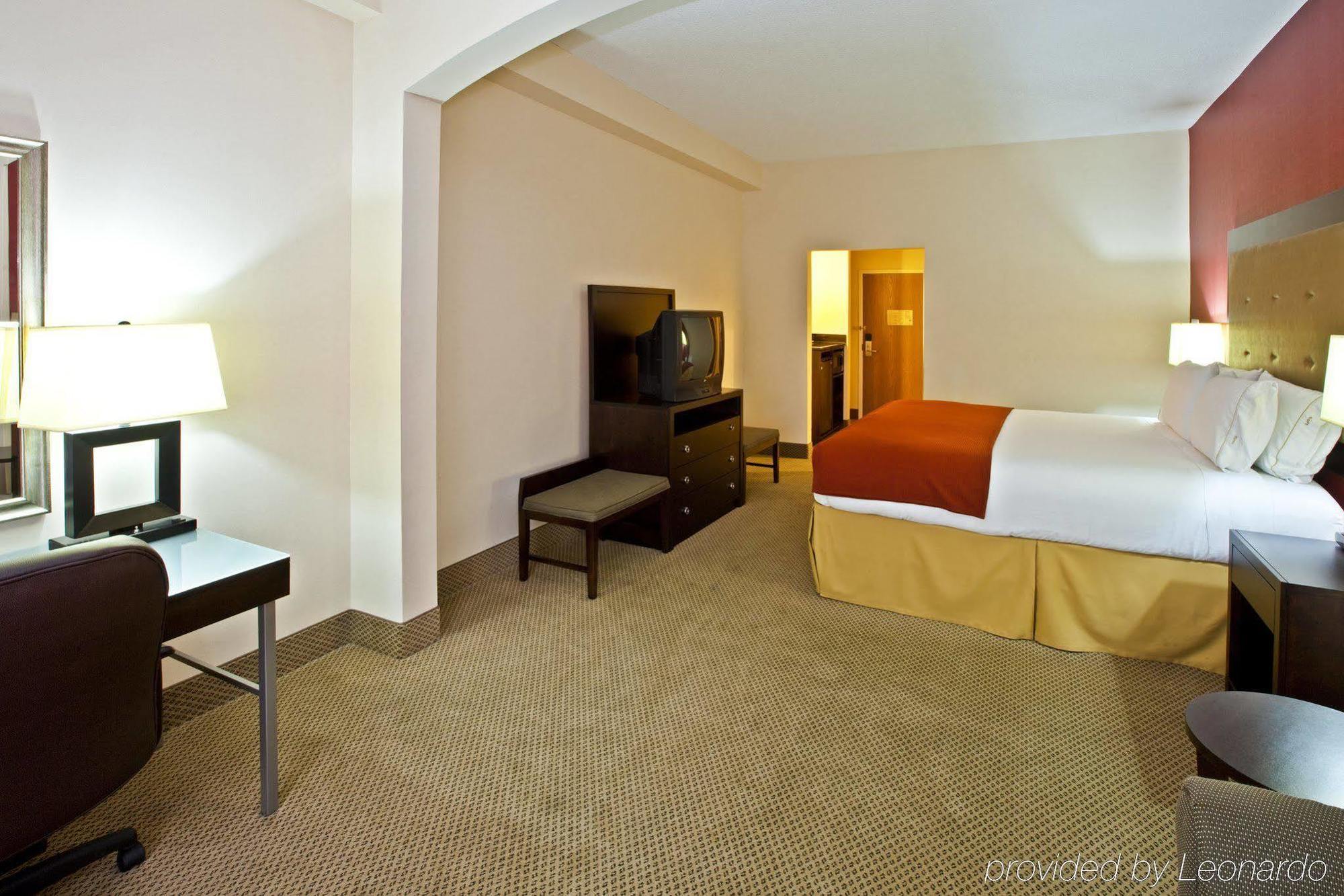 Holiday Express & East By Ihg