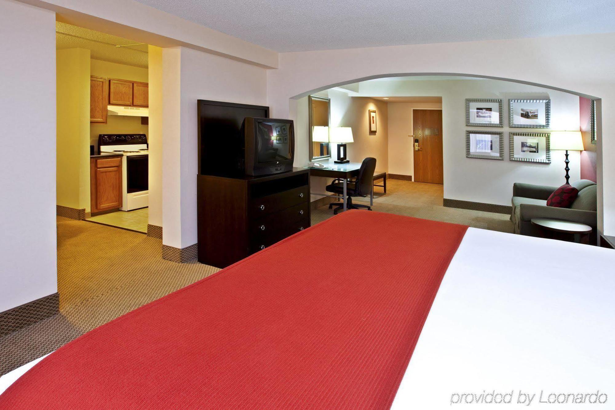 Holiday Express & East By Ihg Hotel Louisville