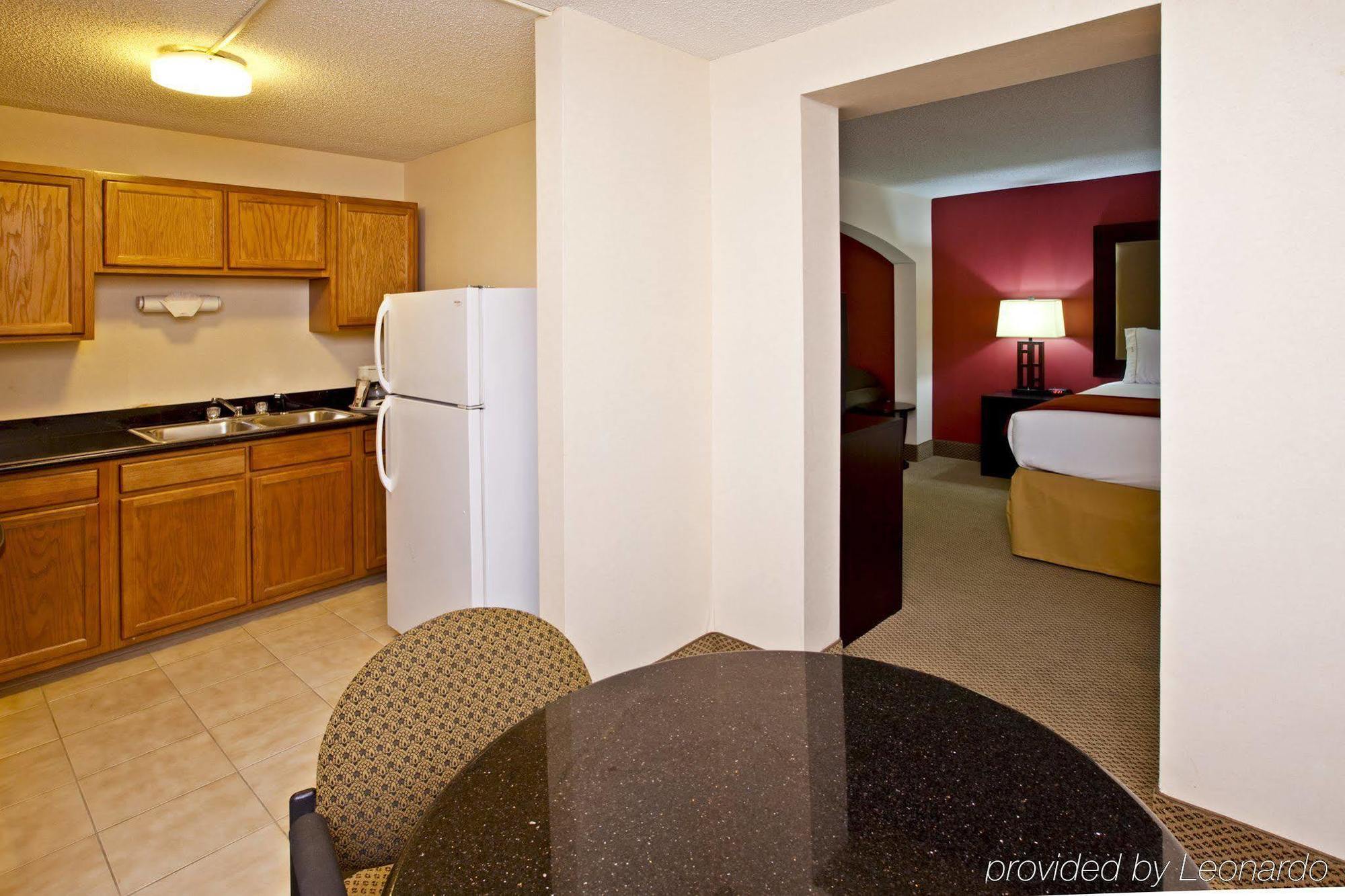 Holiday Express & East By Ihg