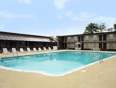 Hotel Ramada By Wyndham North Louisville