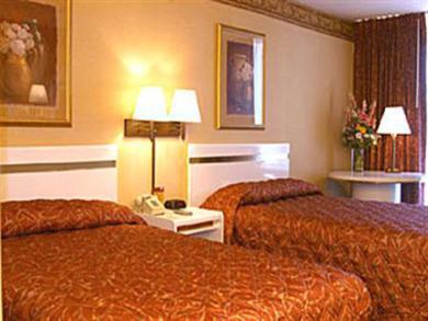 Hotel Ramada By Wyndham North Louisville