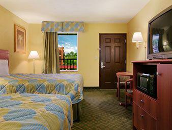 Ramada By Wyndham North Hotel Louisville